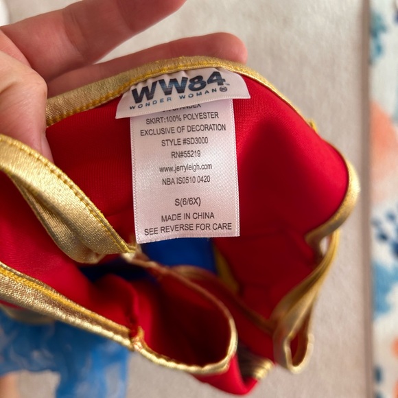 Wonder Woman costume size 6/6x - Picture 4 of 5